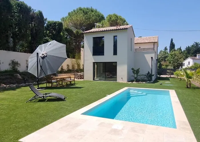 Beautiful Luxury With Pool In Antibes